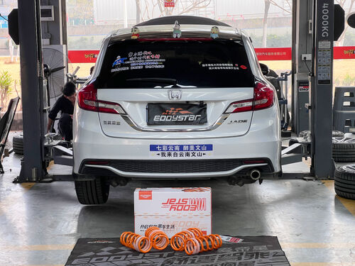 أحدث حالة شركة حول تمت ترقية سيارة Honda Jade 1.8L موديل 2018 مع نوابض EDDY Sport القصيرة