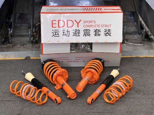 أحدث حالة شركة حول 2008 فولكسفاغن ساجيتار 1.8T تم ترقيتها مع تعليق رياضي EDDY لتحسين الموقف والأداء عالية السرعة